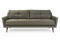 Modernes, graues Sofa mit Holzfüßen und gepolsterten Kissen
